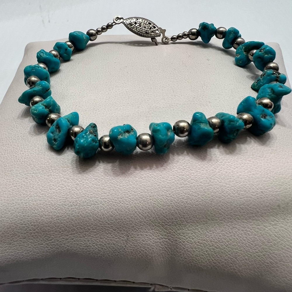 Elegant Turquoise and Silver Bracelet